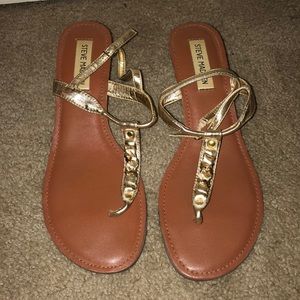 Steve Madden Sandal shoe.